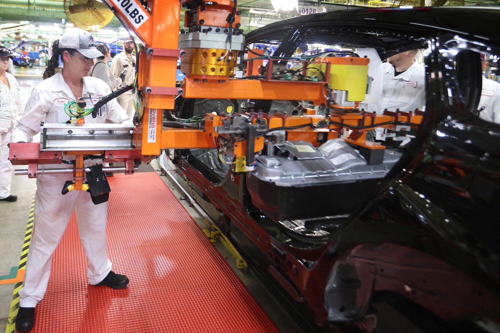 Honda Accord Hybrid, battery installation image.